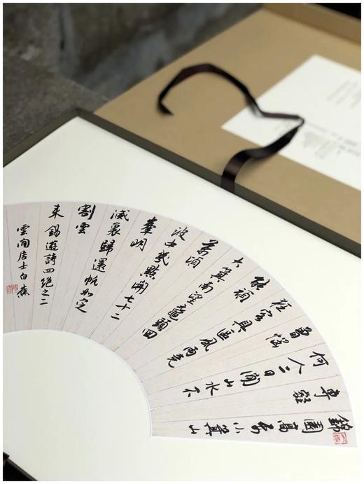 《白蕉扇面精粹》，4开，遴选扇面作品二十八帧，首选其书法艺术成就x高的盛年时期作品，汇集了不同时期的精品力作，以单片形式原大仿真精印，兼具悬挂临写的功用。原尺寸原色精印尺寸1000*789mm，定价5 商品图13