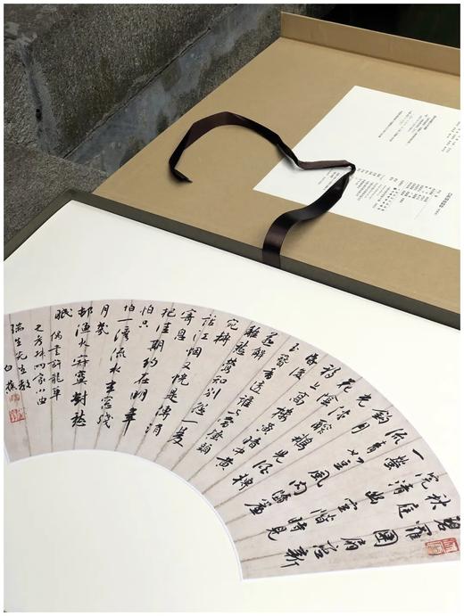 《白蕉扇面精粹》，4开，遴选扇面作品二十八帧，首选其书法艺术成就x高的盛年时期作品，汇集了不同时期的精品力作，以单片形式原大仿真精印，兼具悬挂临写的功用。原尺寸原色精印尺寸1000*789mm，定价5 商品图10