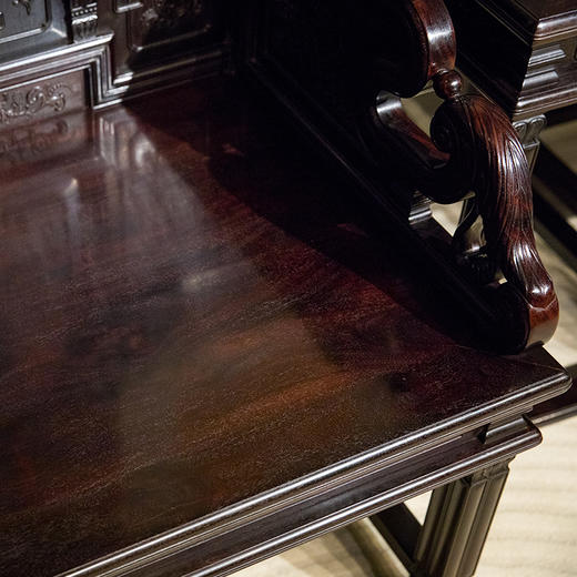 二十世纪 紫檀雕西番莲纹西洋式扶手椅成套（两椅一几） 商品图2