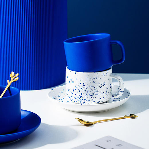 克莱因蓝北欧陶瓷水杯 商品图1