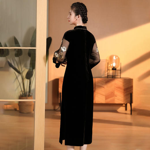 AYK QF-220810 真丝丝绒拼接欧根纱绣花长款旗袍九分袖国风连衣裙2022秋冬女装 商品图3