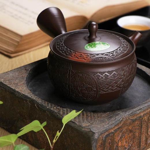 【清仓特惠4折，仅1件，无货退款】日本进口常滑烧侧把泡茶壶 玉龙手作窑变樱花纹雕侧把茶壶150ML 商品图3