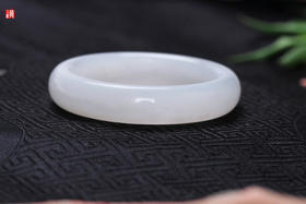 和田白玉手镯      圈口：51mm