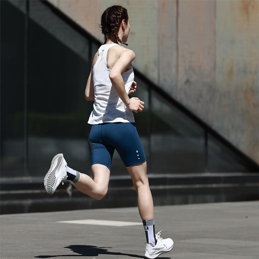 身体智慧 BODYWIT 女款 疾塑2.0 紧身肤感速干五分裤 商品图6