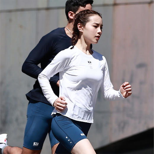 身体智慧 BODYWIT 女款 飞羽 轻薄速干圆领长袖T恤 商品图1