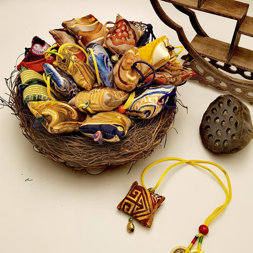 传统手工香囊挂件（款式随机） 商品图0