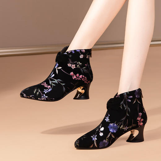 韩版时尚，印花民族风尖头马丁靴 JZJ-B234-690 商品图0