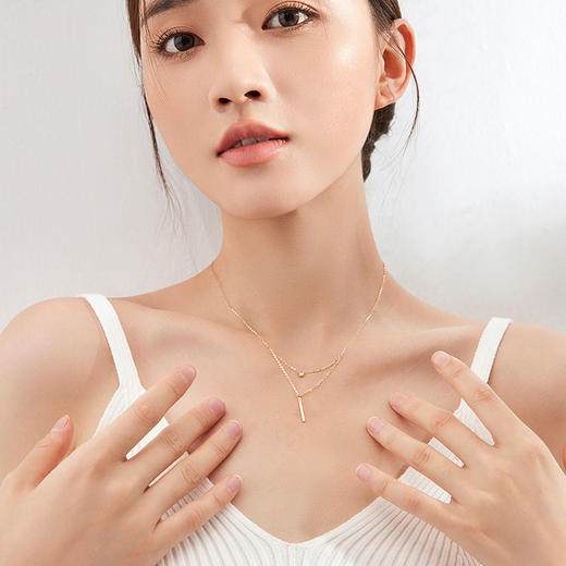 周六福女黄18K钻石链坠 几何设计 璀璨闪耀钻石项链女送礼女生 商品图4