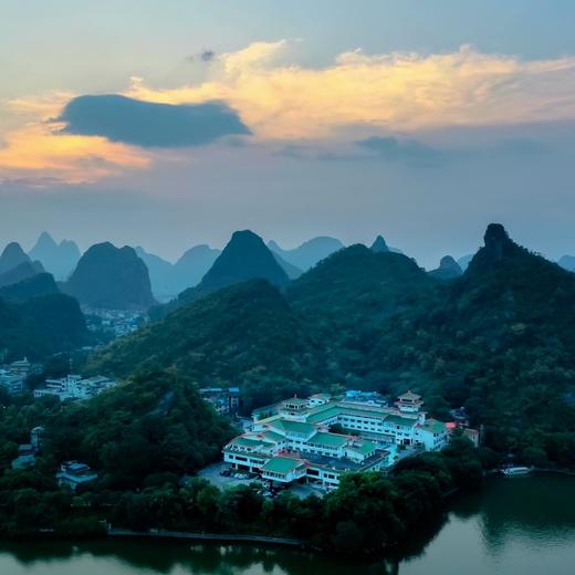 广西桂林 | 桂湖柏嘉饭店山水康养旅居度假￥1099起/单人6晚/15晚/30晚，2人起订，坐落城市中心山水盛境，桂林两江四湖的桂湖之畔 商品图0