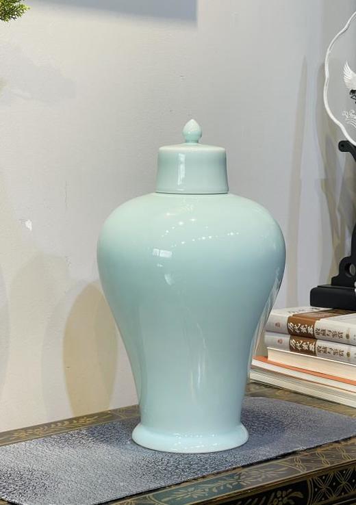 景德镇青瓷赏瓶 商品图1
