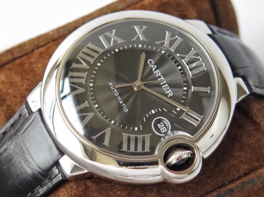 经典重现【荟萃过往复刻精华 开辟AF超神之路】
AF精于工，卓于质，美与形。匠心打造举世无双克隆体——卡地亚蓝气球42mm系列。圆润典雅，尽显高贵气质。 商品图13