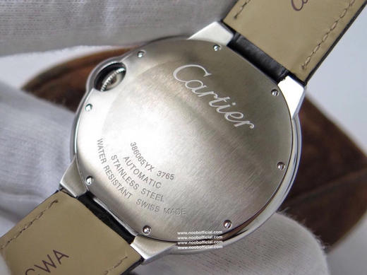 经典重现【荟萃过往复刻精华 开辟AF超神之路】
AF精于工，卓于质，美与形。匠心打造举世无双克隆体——卡地亚蓝气球42mm系列。圆润典雅，尽显高贵气质。 商品图14