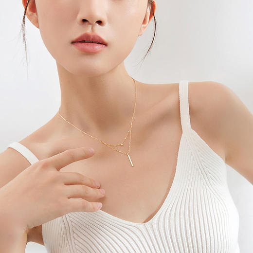 周六福女黄18K钻石链坠 几何设计 璀璨闪耀钻石项链女送礼女生 商品图3