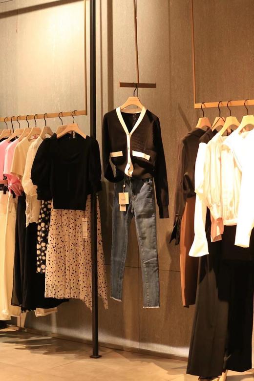 【限时折扣】小香拼色针织开衫（黑色/米色）均码 商品图8