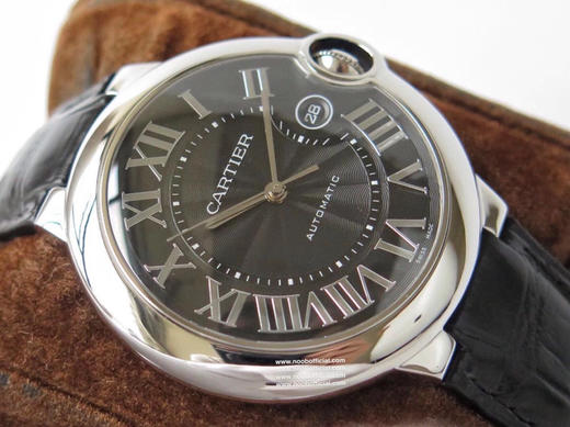 经典重现【荟萃过往复刻精华 开辟AF超神之路】
AF精于工，卓于质，美与形。匠心打造举世无双克隆体——卡地亚蓝气球42mm系列。圆润典雅，尽显高贵气质。 商品图12