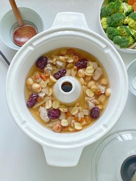 蒸汽锅丨花胶莲子瘦肉汽锅汤+蟹棒西兰花