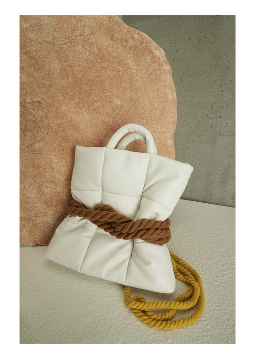 THE YELLOW SHOP 大号柔软羽绒手提单肩托特包「燕麦色预售」 商品图1