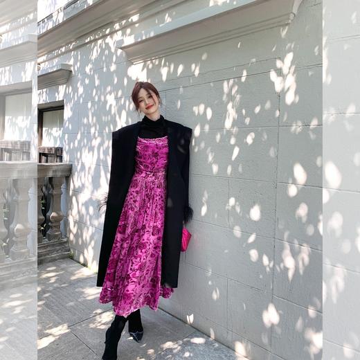 BeQueenStory 【漫舞玫瑰】修身吊带玫瑰印花丝绒连衣裙 商品图2