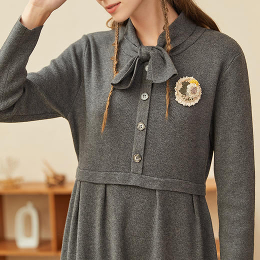 Famecoco范可儿蝴蝶结系带连衣裙秋冬款过膝长款高腰毛衣裙F228FA003 商品图4