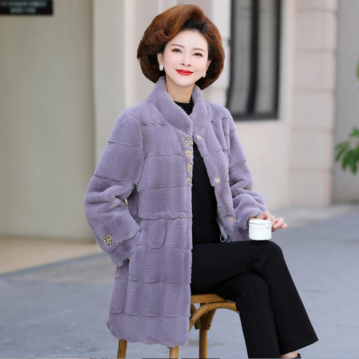 YCE A717-518 妈妈秋装贵妃水貂绒外套中长款50岁中老年女秋冬装大码仿皮草大衣 商品图3