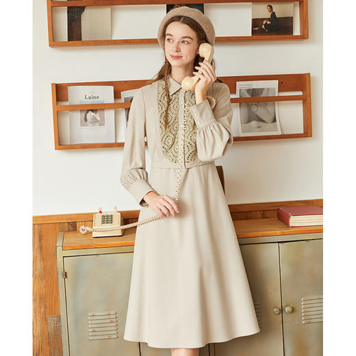 Famecoco范可儿磨毛连衣裙秋冬原创设计前胸镂空花边拼接长裙F228FA008 商品图3