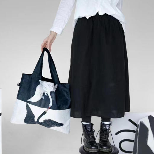 德国LOQI 博物馆系列 希尔马·阿夫克林特 天鹅 万用环保袋 HK.TS ZP.KL.MO   再生环保材料 单肩可折叠 旅行大容量 防泼水 超轻50g可承重40斤 商品图3