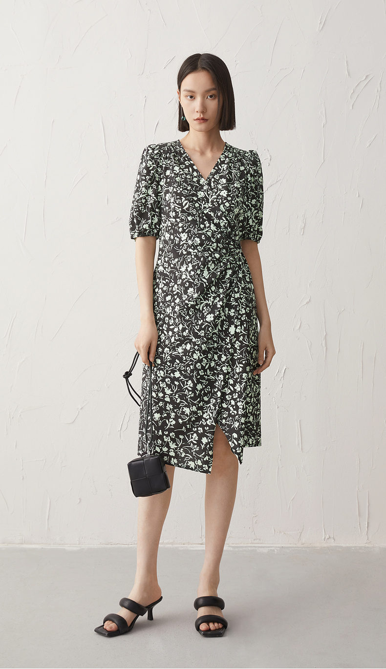 22秋新款浅绿冰丝碎花时髦仙女显瘦减龄连衣裙女