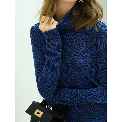 COCOBELLA重工提花斑马纹毛衣裙女高领长袖针织连衣裙FR141 商品图2