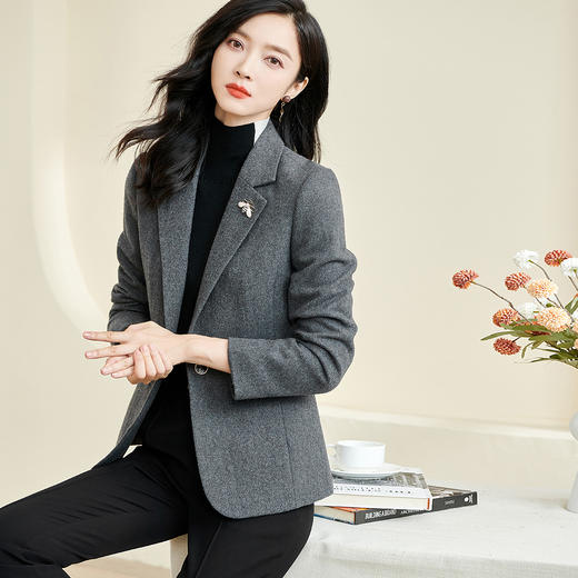 米思阳2025秋季新款时尚气质修身西装简洁干练一粒扣羊毛外套3381 商品图0