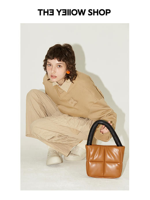 【迪丽热巴同款】THE YELLOW SHOP 中号柔软羽绒手提托特包 商品图1