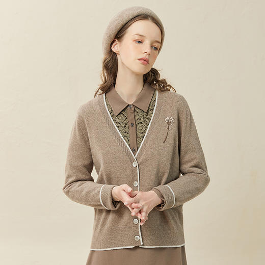 Famecoco范可儿美丽诺羊毛衫女100纯羊毛V领绣花针织开衫F228DE003 商品图3