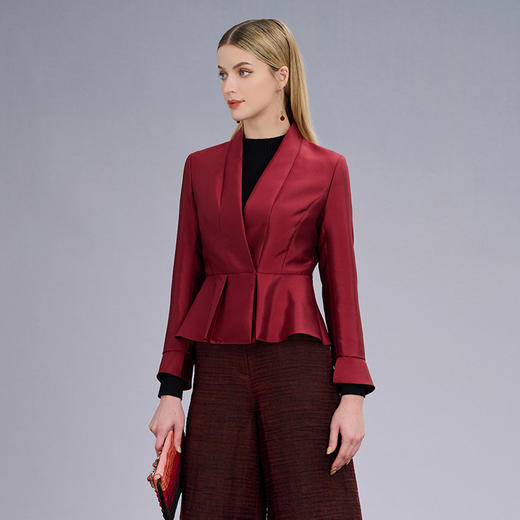 TANGY Collection/天意精品2022年秋冬新品大地呼唤系列丝毛捏褶收腰短外套 商品图4