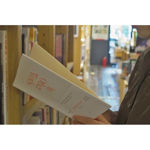 (仓发) 在别人的句子里/上海人民出版社/陈以侃/9787208159228 商品图3