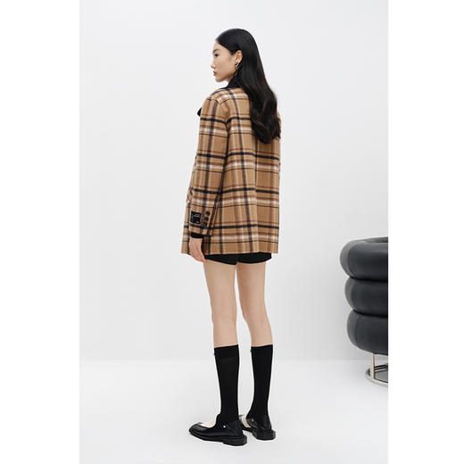 NEELLY纳俪商场同款冬季新款格纹毛呢外套女拼接大翻领减龄大衣潮N22102N01045 商品图4