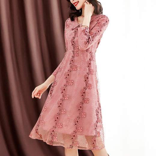 ZS-2029新款大码刺绣蕾丝连衣裙蕾丝绣花收腰气质粉色中长裙 商品图2