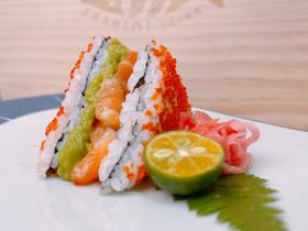 三文鱼牛油果三明治