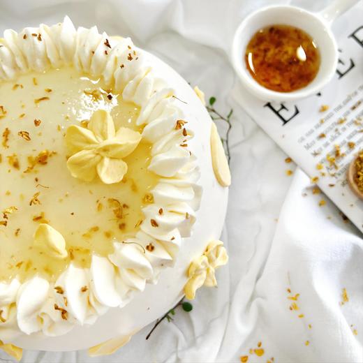 【甜久荟 桂花酒酿乌龙茶法式鲜奶蛋糕】  进口知名品牌迪尔玛乌龙茶 天然糖桂花 纯酒酿 100%动物鲜奶油  无化学添加 中西合璧 老少皆宜 展示图片为6寸（实发不含插牌） 商品图0