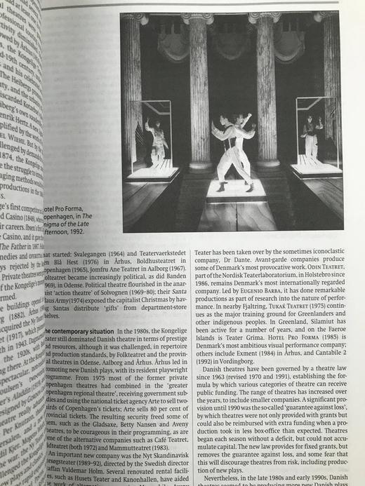 剑桥剧院指南（馆藏） 数百幅插图 精装厚重16开 商品图5