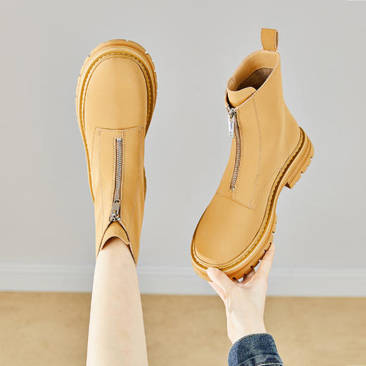 西遇马丁靴瘦瘦靴女冬季新款英伦风短靴百搭厚底中筒工装靴22123954 商品图0