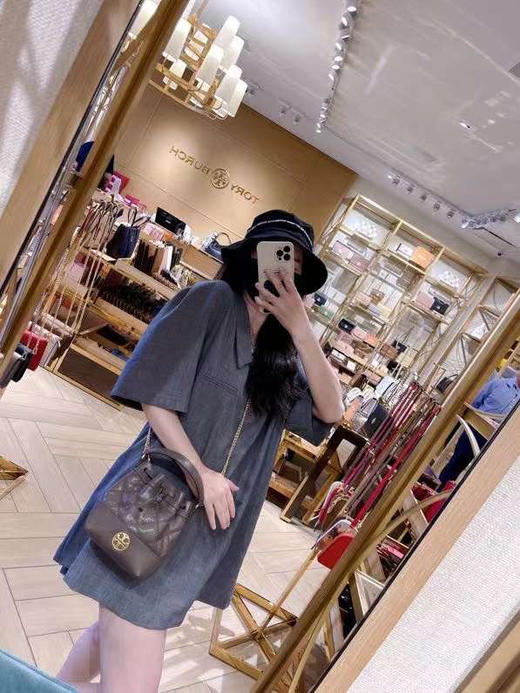 历史低价¥1699！TB willa小香风小号水桶， 大象灰🐘包身轻盈容量大！！皮质软糯又耐磨抗造！ 商品图4