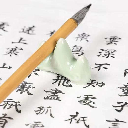 仿青花瓷文房四宝笔山笔架毛笔书法用品古风笔搁五指山瓷器书房摆件3寸纳米玉色小笔架1个 商品图1