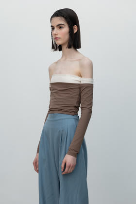 Top/white,brown-Wool Pants/gray-blue