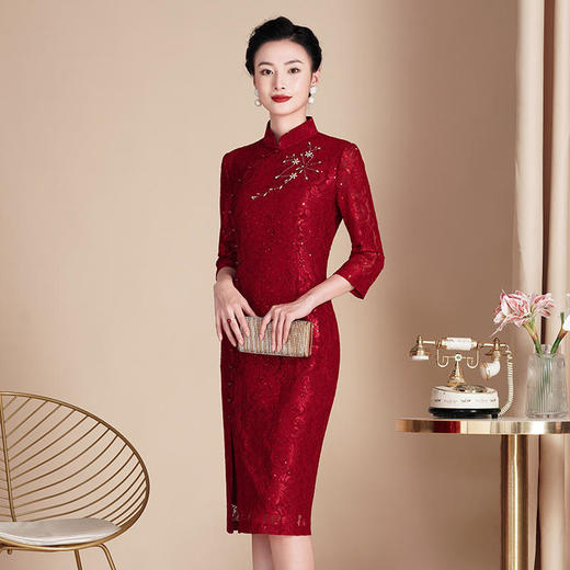 秋冬年轻新款，喜婆婆婚宴装结婚礼服妈妈装复合蕾丝酒红色旗袍WXG-2299019 商品图2