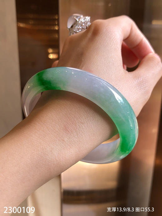 飘翠手镯 【2300109】圈口55.3～具体价格微信咨询 商品图4