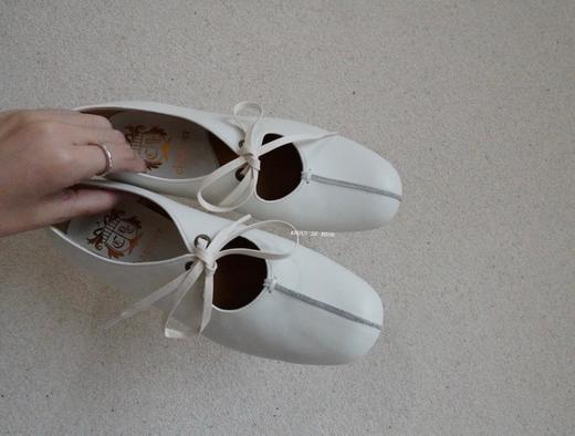 （6折不退不换）Chausser白色绑带皮鞋 商品图0