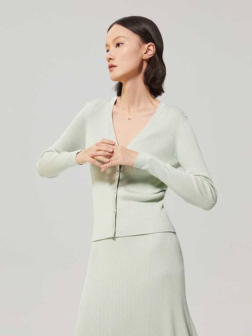 OVV 2022秋冬新款女装基础款桑蚕丝棉混纺V领休闲长袖针织开衫 商品图3