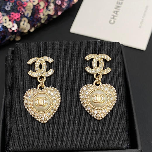 1；大Ｃ吊珍珠耳环。 2；C吊满钻爱心珍珠耳环 商品图8