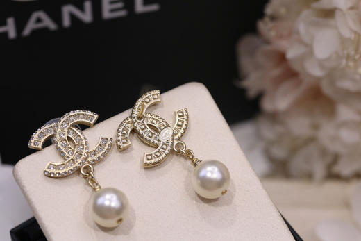1；大Ｃ吊珍珠耳环。 2；C吊满钻爱心珍珠耳环 商品图5