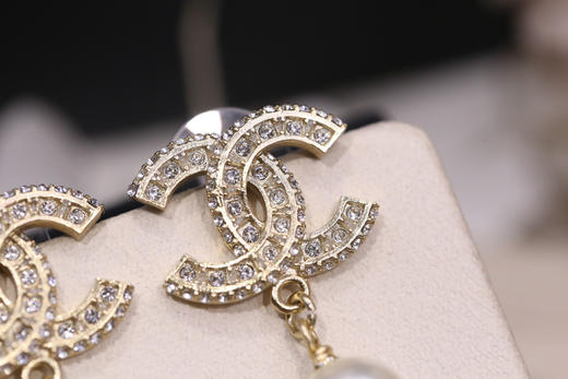 1；大Ｃ吊珍珠耳环。 2；C吊满钻爱心珍珠耳环 商品图3