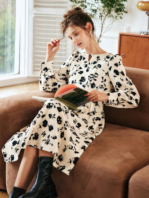 OLrain欧芮儿法式长袖碎花连衣裙女秋季2022新款收腰气质镂空伞裙 商品图3